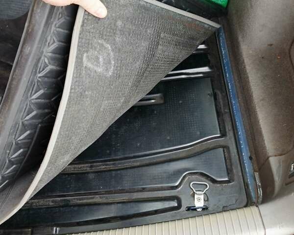 Синий Фольксваген Гольф, объемом двигателя 1.6 л и пробегом 225 тыс. км за 4666 $, фото 17 на Automoto.ua