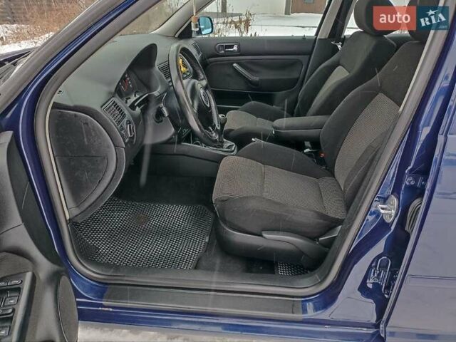 Синій Фольксваген Гольф, об'ємом двигуна 1.6 л та пробігом 284 тис. км за 3950 $, фото 10 на Automoto.ua
