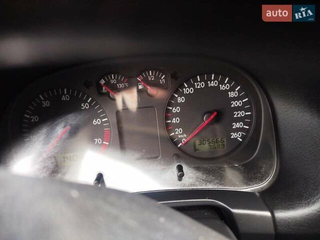 Синій Фольксваген Гольф, об'ємом двигуна 1.6 л та пробігом 300 тис. км за 3800 $, фото 6 на Automoto.ua