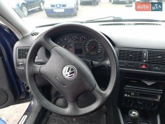 Синій Фольксваген Гольф, об'ємом двигуна 1.6 л та пробігом 258 тис. км за 4000 $, фото 25 на Automoto.ua