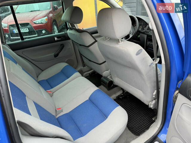 Синий Фольксваген Гольф, объемом двигателя 1.4 л и пробегом 236 тыс. км за 3900 $, фото 3 на Automoto.ua