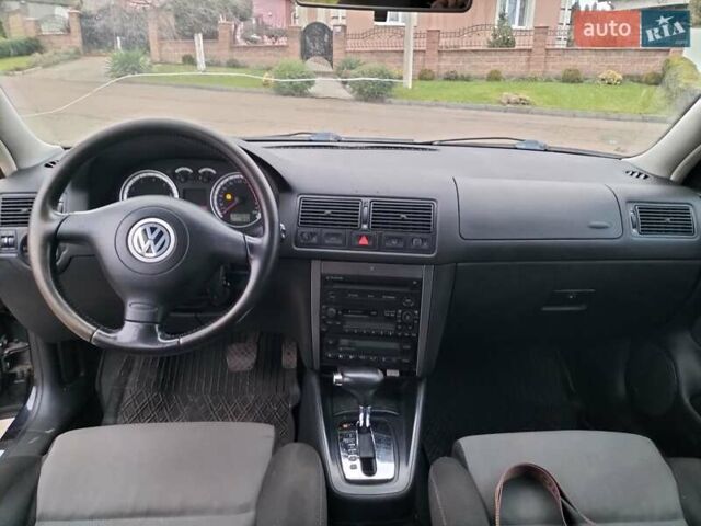 Синий Фольксваген Гольф, объемом двигателя 1.6 л и пробегом 230 тыс. км за 3799 $, фото 3 на Automoto.ua