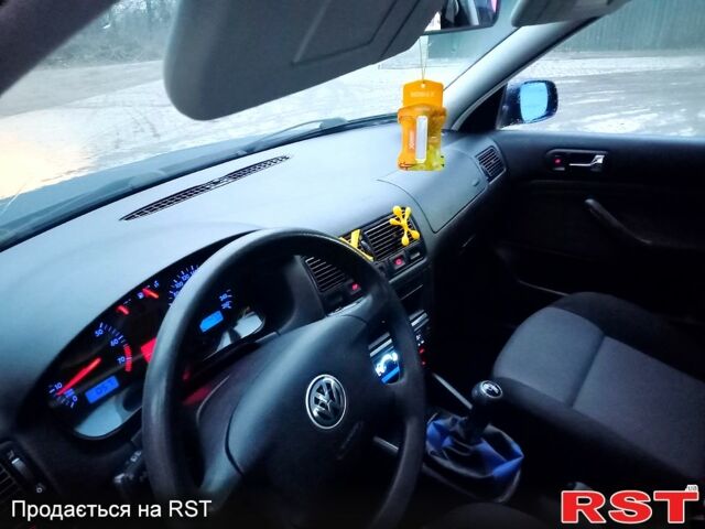 Синий Фольксваген Гольф, объемом двигателя 1.6 л и пробегом 175 тыс. км за 4150 $, фото 10 на Automoto.ua
