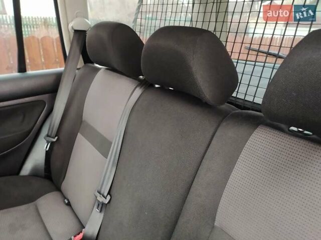 Синій Фольксваген Гольф, об'ємом двигуна 1.6 л та пробігом 270 тис. км за 3750 $, фото 13 на Automoto.ua