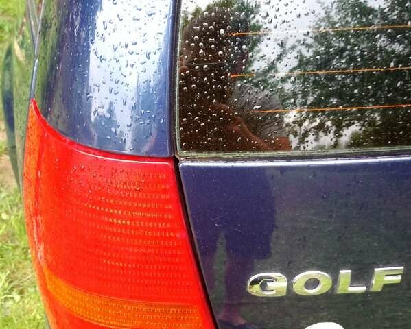 Синий Фольксваген Гольф, объемом двигателя 1.6 л и пробегом 302 тыс. км за 3399 $, фото 6 на Automoto.ua