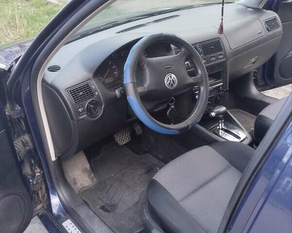 Синий Фольксваген Гольф, объемом двигателя 1.6 л и пробегом 293 тыс. км за 4700 $, фото 3 на Automoto.ua