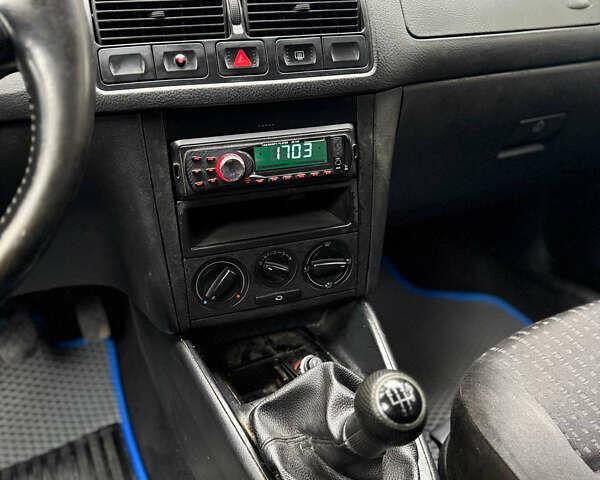 Синий Фольксваген Гольф, объемом двигателя 1.6 л и пробегом 475 тыс. км за 2500 $, фото 10 на Automoto.ua