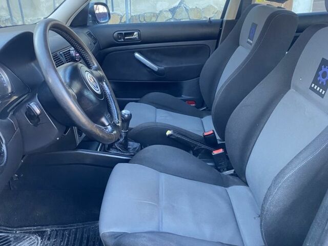 Синий Фольксваген Гольф, объемом двигателя 1.6 л и пробегом 205 тыс. км за 2400 $, фото 14 на Automoto.ua