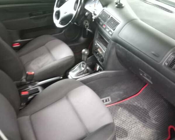 Синий Фольксваген Гольф, объемом двигателя 1.6 л и пробегом 302 тыс. км за 3399 $, фото 13 на Automoto.ua