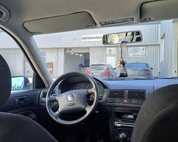 Синий Фольксваген Гольф, объемом двигателя 1.4 л и пробегом 218 тыс. км за 4300 $, фото 2 на Automoto.ua