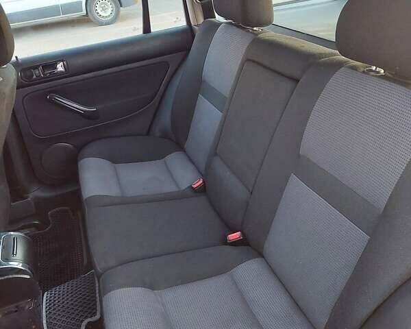 Синий Фольксваген Гольф, объемом двигателя 1.4 л и пробегом 290 тыс. км за 4300 $, фото 3 на Automoto.ua