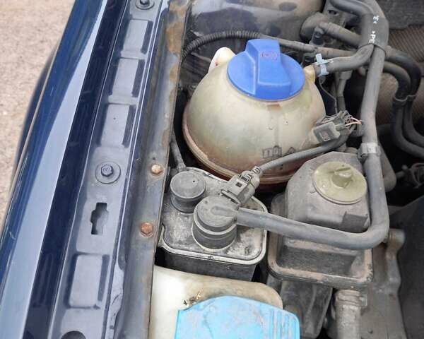 Синій Фольксваген Гольф, об'ємом двигуна 1.6 л та пробігом 258 тис. км за 4000 $, фото 32 на Automoto.ua