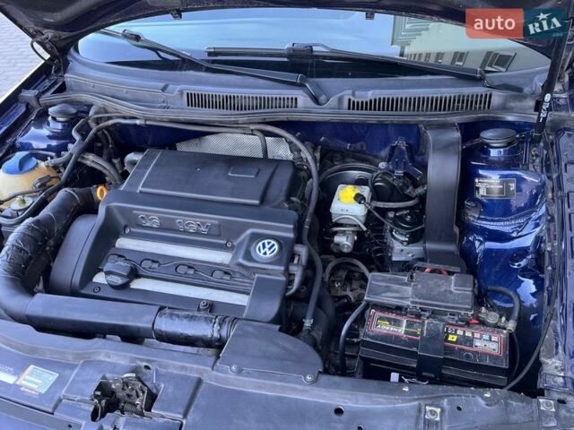 Синий Фольксваген Гольф, объемом двигателя 1.6 л и пробегом 228 тыс. км за 4299 $, фото 71 на Automoto.ua