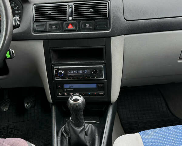 Синий Фольксваген Гольф, объемом двигателя 1.4 л и пробегом 236 тыс. км за 3900 $, фото 26 на Automoto.ua