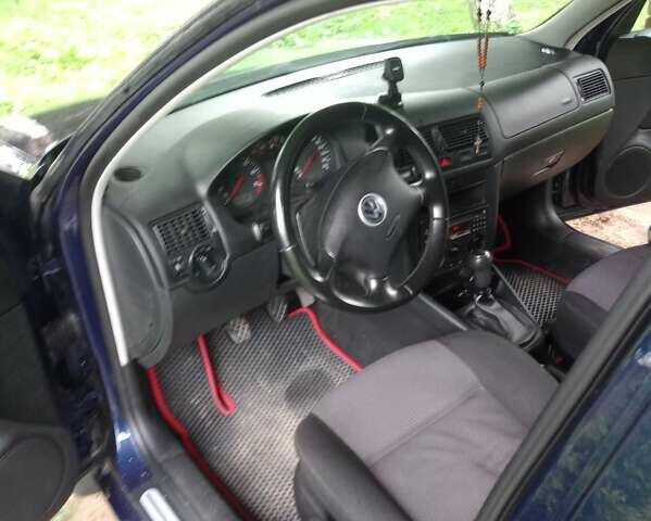 Синий Фольксваген Гольф, объемом двигателя 1.6 л и пробегом 302 тыс. км за 3399 $, фото 10 на Automoto.ua