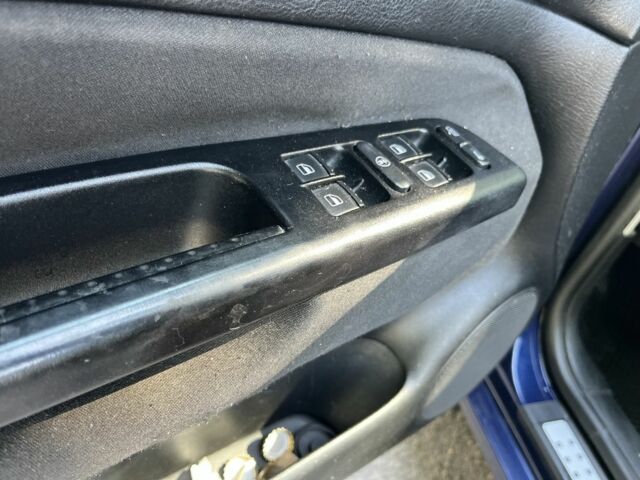 Синий Фольксваген Гольф, объемом двигателя 1.9 л и пробегом 268 тыс. км за 4600 $, фото 18 на Automoto.ua