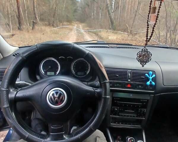 Синий Фольксваген Гольф, объемом двигателя 2 л и пробегом 311 тыс. км за 4950 $, фото 4 на Automoto.ua