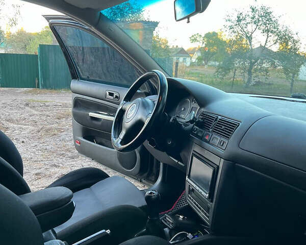 Синий Фольксваген Гольф, объемом двигателя 1.6 л и пробегом 333 тыс. км за 3800 $, фото 7 на Automoto.ua