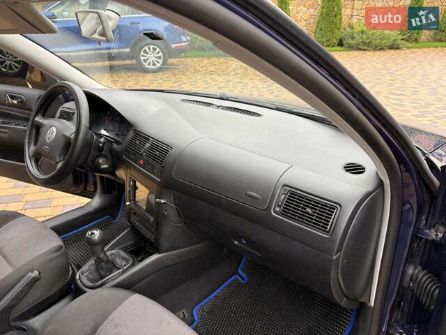 Синий Фольксваген Гольф, объемом двигателя 1.6 л и пробегом 232 тыс. км за 3800 $, фото 13 на Automoto.ua