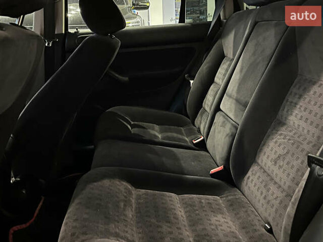 Синий Фольксваген Гольф, объемом двигателя 1.6 л и пробегом 245 тыс. км за 4100 $, фото 17 на Automoto.ua