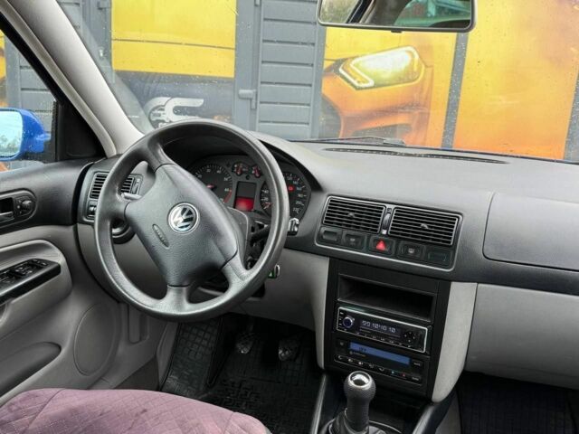 Синий Фольксваген Гольф, объемом двигателя 1.4 л и пробегом 230 тыс. км за 3500 $, фото 12 на Automoto.ua