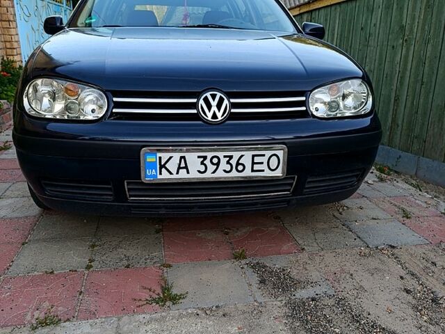 Синий Фольксваген Гольф, объемом двигателя 1.6 л и пробегом 200 тыс. км за 4000 $, фото 3 на Automoto.ua