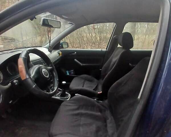 Синий Фольксваген Гольф, объемом двигателя 2 л и пробегом 311 тыс. км за 4950 $, фото 6 на Automoto.ua