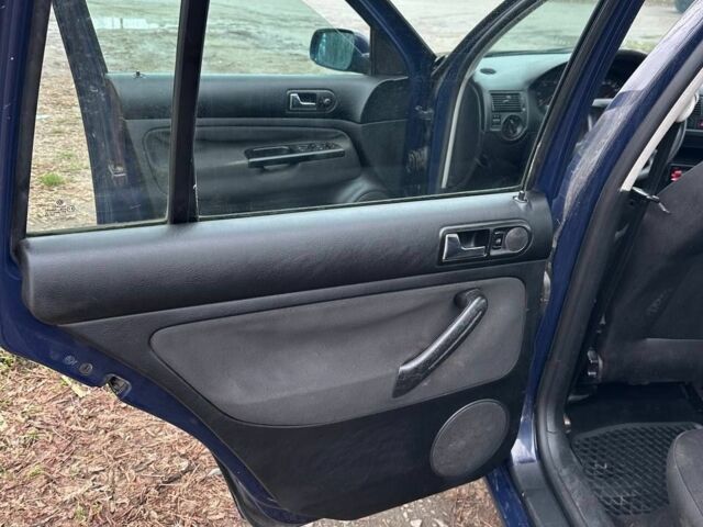 Синий Фольксваген Гольф, объемом двигателя 1.9 л и пробегом 250 тыс. км за 1600 $, фото 8 на Automoto.ua