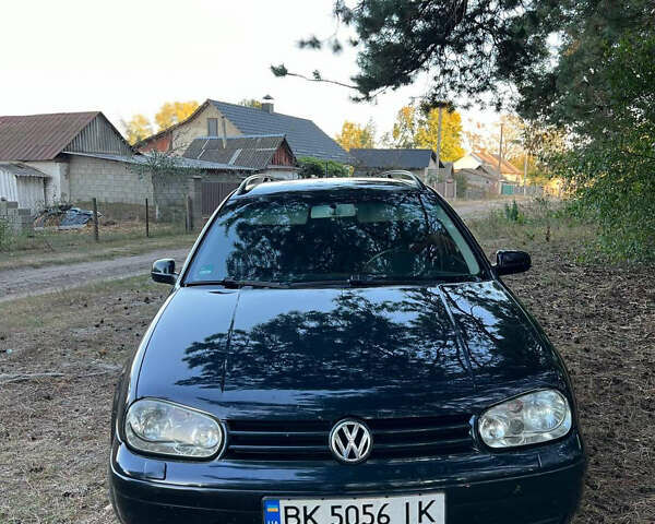 Синий Фольксваген Гольф, объемом двигателя 1.6 л и пробегом 333 тыс. км за 3800 $, фото 4 на Automoto.ua