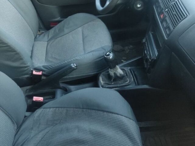 Синій Фольксваген Гольф, об'ємом двигуна 1.6 л та пробігом 215 тис. км за 2700 $, фото 7 на Automoto.ua