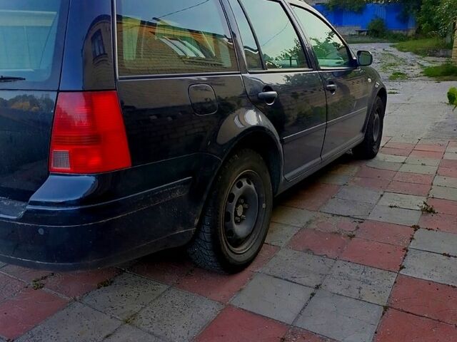 Синий Фольксваген Гольф, объемом двигателя 1.6 л и пробегом 200 тыс. км за 4000 $, фото 2 на Automoto.ua