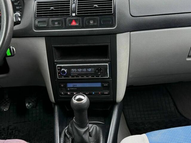 Синий Фольксваген Гольф, объемом двигателя 1.4 л и пробегом 230 тыс. км за 3500 $, фото 14 на Automoto.ua