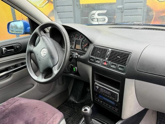 Синий Фольксваген Гольф, объемом двигателя 1.4 л и пробегом 230 тыс. км за 3500 $, фото 17 на Automoto.ua