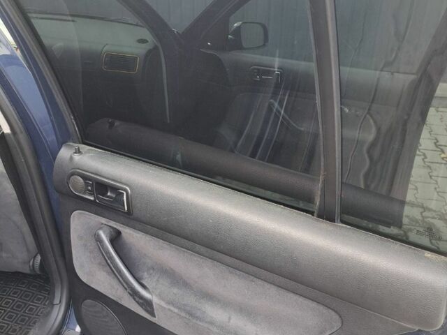 Синий Фольксваген Гольф, объемом двигателя 1.6 л и пробегом 270 тыс. км за 4400 $, фото 14 на Automoto.ua