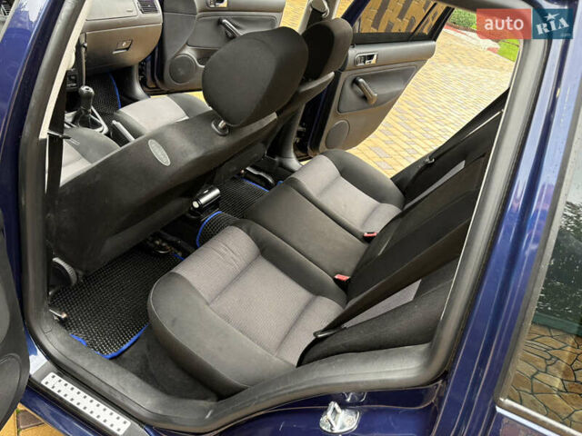 Синий Фольксваген Гольф, объемом двигателя 1.6 л и пробегом 232 тыс. км за 3800 $, фото 5 на Automoto.ua