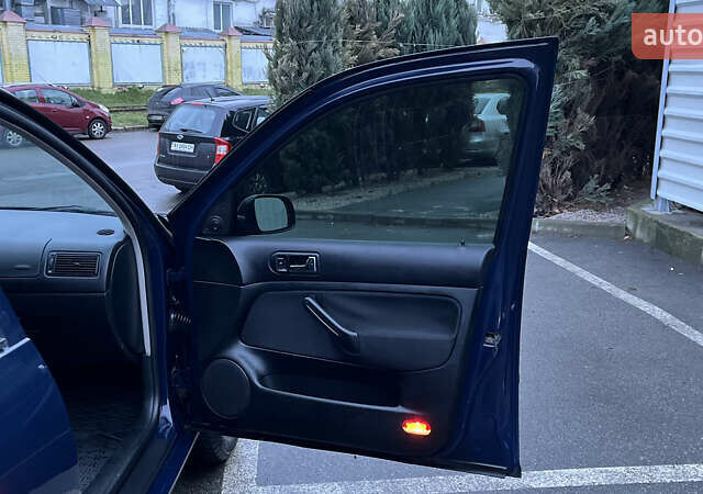 Синий Фольксваген Гольф, объемом двигателя 1.6 л и пробегом 310 тыс. км за 3600 $, фото 55 на Automoto.ua