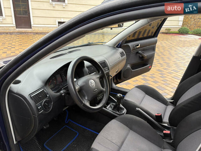 Синий Фольксваген Гольф, объемом двигателя 1.6 л и пробегом 232 тыс. км за 3800 $, фото 8 на Automoto.ua