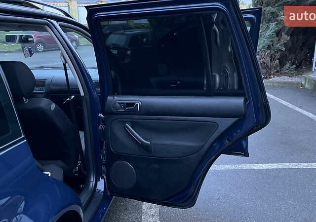 Синий Фольксваген Гольф, объемом двигателя 1.6 л и пробегом 310 тыс. км за 3600 $, фото 65 на Automoto.ua