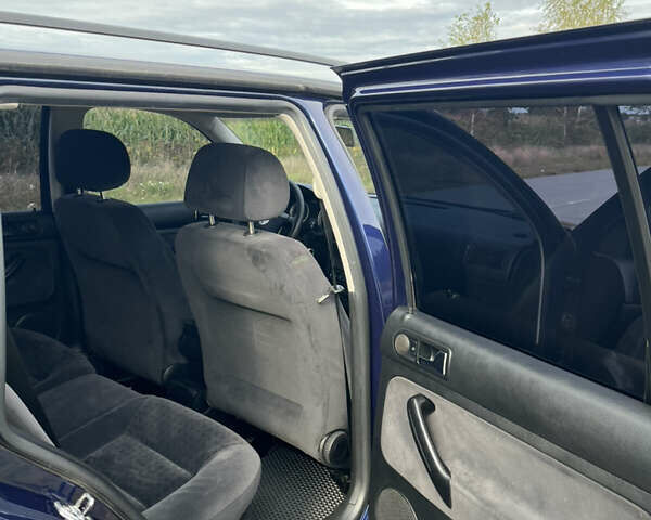 Синий Фольксваген Гольф, объемом двигателя 1.6 л и пробегом 221 тыс. км за 4600 $, фото 7 на Automoto.ua