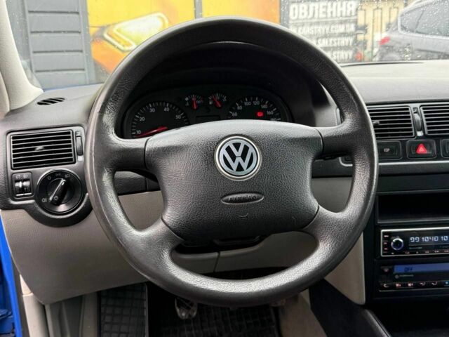 Синий Фольксваген Гольф, объемом двигателя 1.4 л и пробегом 230 тыс. км за 3500 $, фото 10 на Automoto.ua