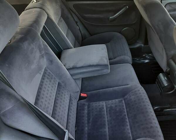 Синій Фольксваген Гольф, об'ємом двигуна 1.6 л та пробігом 305 тис. км за 4700 $, фото 5 на Automoto.ua