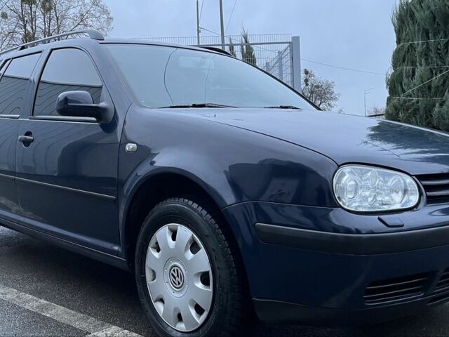 Синий Фольксваген Гольф, объемом двигателя 1.6 л и пробегом 300 тыс. км за 3799 $, фото 5 на Automoto.ua