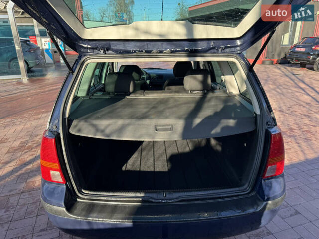 Синий Фольксваген Гольф, объемом двигателя 1.6 л и пробегом 240 тыс. км за 4600 $, фото 3 на Automoto.ua