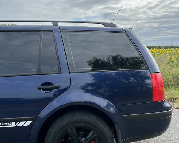 Синий Фольксваген Гольф, объемом двигателя 1.6 л и пробегом 221 тыс. км за 4600 $, фото 2 на Automoto.ua