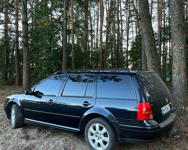 Синий Фольксваген Гольф, объемом двигателя 1.6 л и пробегом 333 тыс. км за 3800 $, фото 1 на Automoto.ua