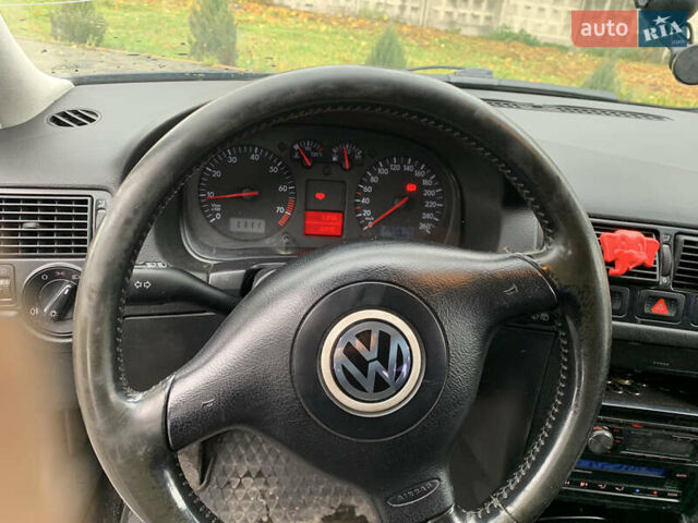 Синий Фольксваген Гольф, объемом двигателя 1.6 л и пробегом 286 тыс. км за 4200 $, фото 3 на Automoto.ua