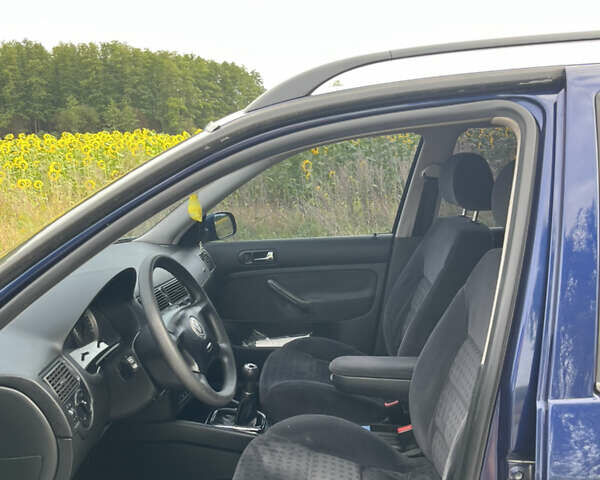 Синий Фольксваген Гольф, объемом двигателя 1.6 л и пробегом 221 тыс. км за 4600 $, фото 25 на Automoto.ua