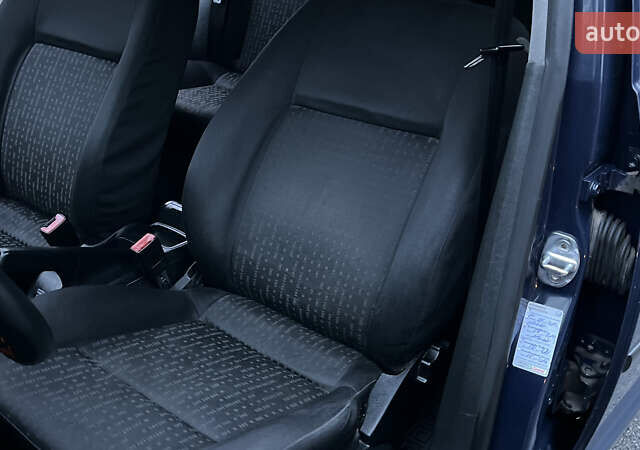 Синий Фольксваген Гольф, объемом двигателя 1.6 л и пробегом 310 тыс. км за 3600 $, фото 58 на Automoto.ua