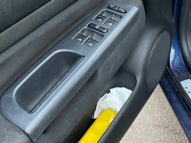 Синий Фольксваген Гольф, объемом двигателя 1.4 л и пробегом 299 тыс. км за 3700 $, фото 9 на Automoto.ua