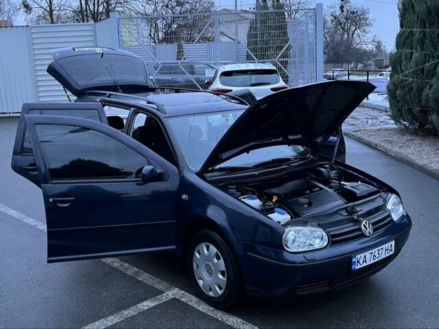 Синий Фольксваген Гольф, объемом двигателя 1.6 л и пробегом 300 тыс. км за 3799 $, фото 15 на Automoto.ua